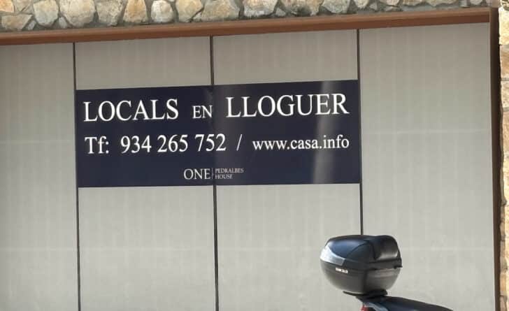 A sign with the domain casa.info